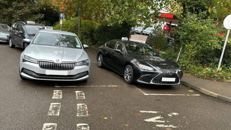 Best Farnham to Heathrow Airport Taxi